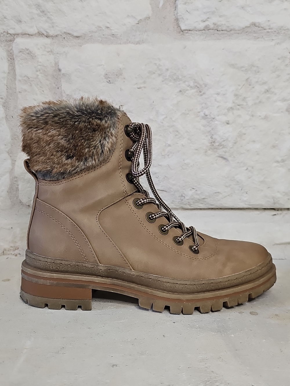 Steve Madden Leather Keystone Lug Hiker Boot Faux Fur Trim Sz 7.5